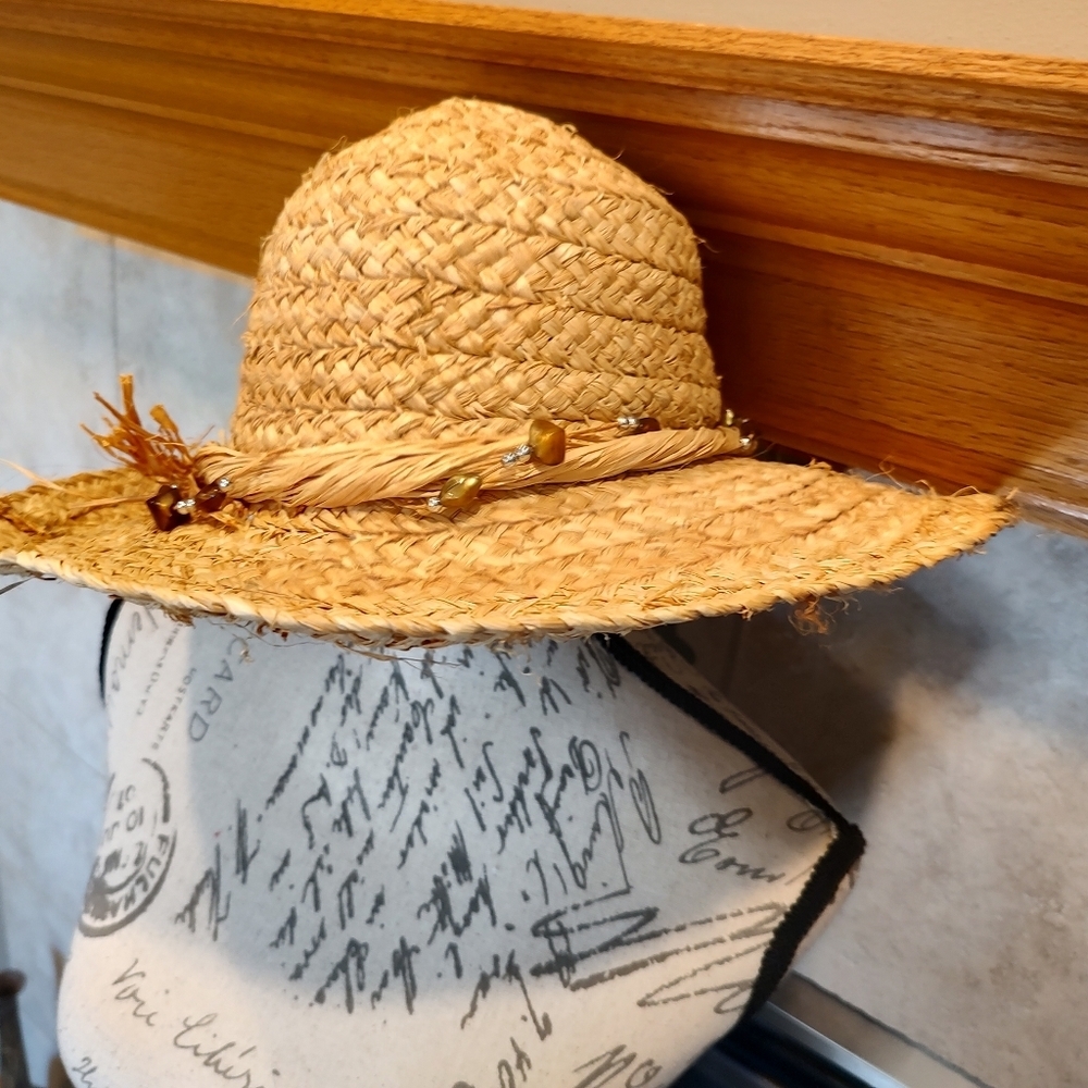 Sun N Sand Straw Hat With Jewel Assessory! - Picture 4 of 9
